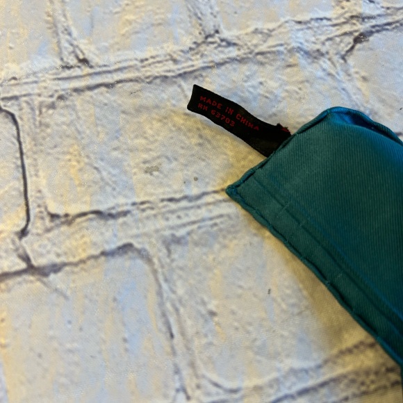 HANDROLLED LOT OF (2) TEAL AND WHITE 100% SILK MENS POCKET SQUARES - Picture 5 of 6